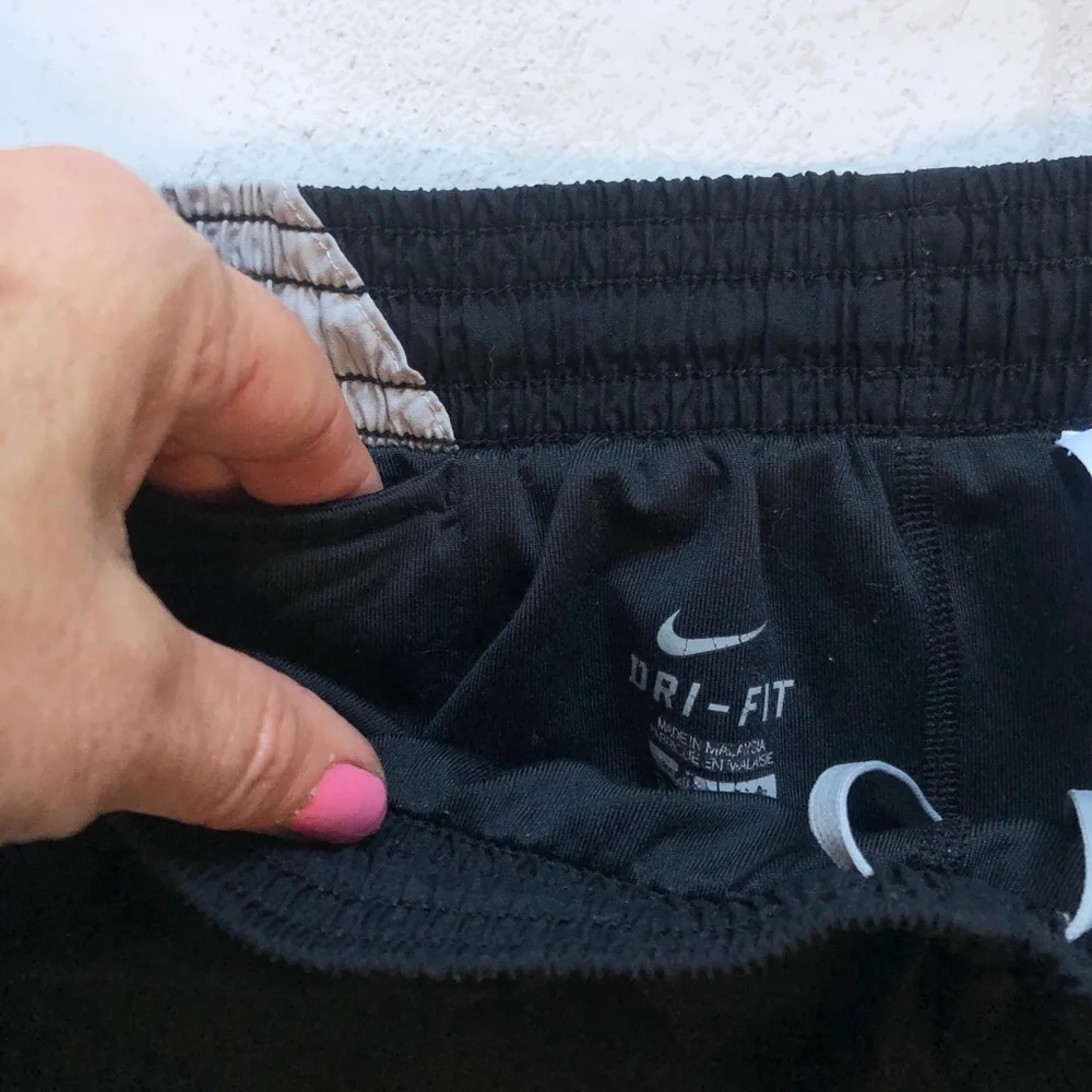 Nike Dri-Fit Women’s Running Shorts Size M Black Gray 2-in-1 Spandex Lined
